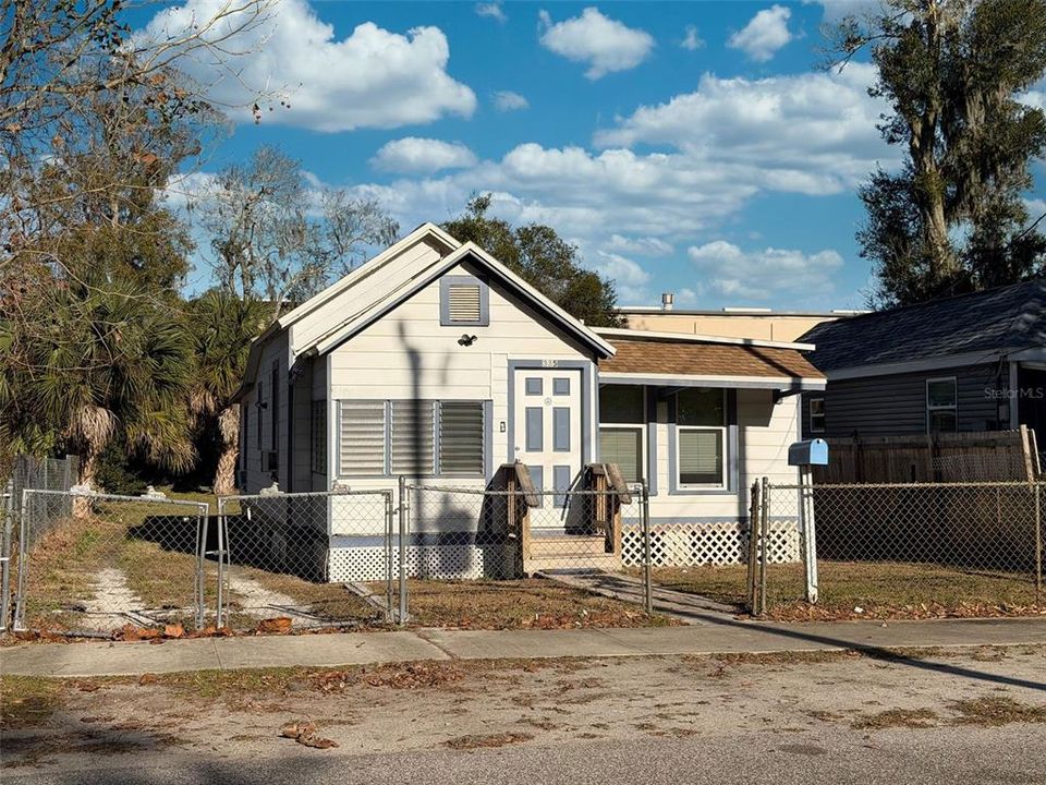 Active With Contract: $149,500 (2 beds, 1 baths, 645 Square Feet)