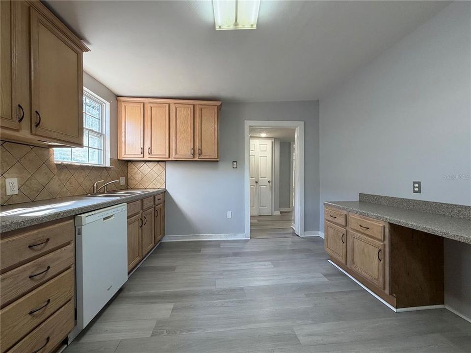 Active With Contract: $149,500 (2 beds, 1 baths, 645 Square Feet)