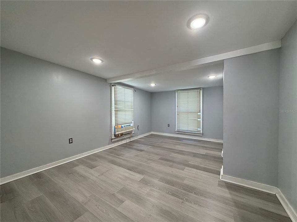Active With Contract: $149,500 (2 beds, 1 baths, 645 Square Feet)