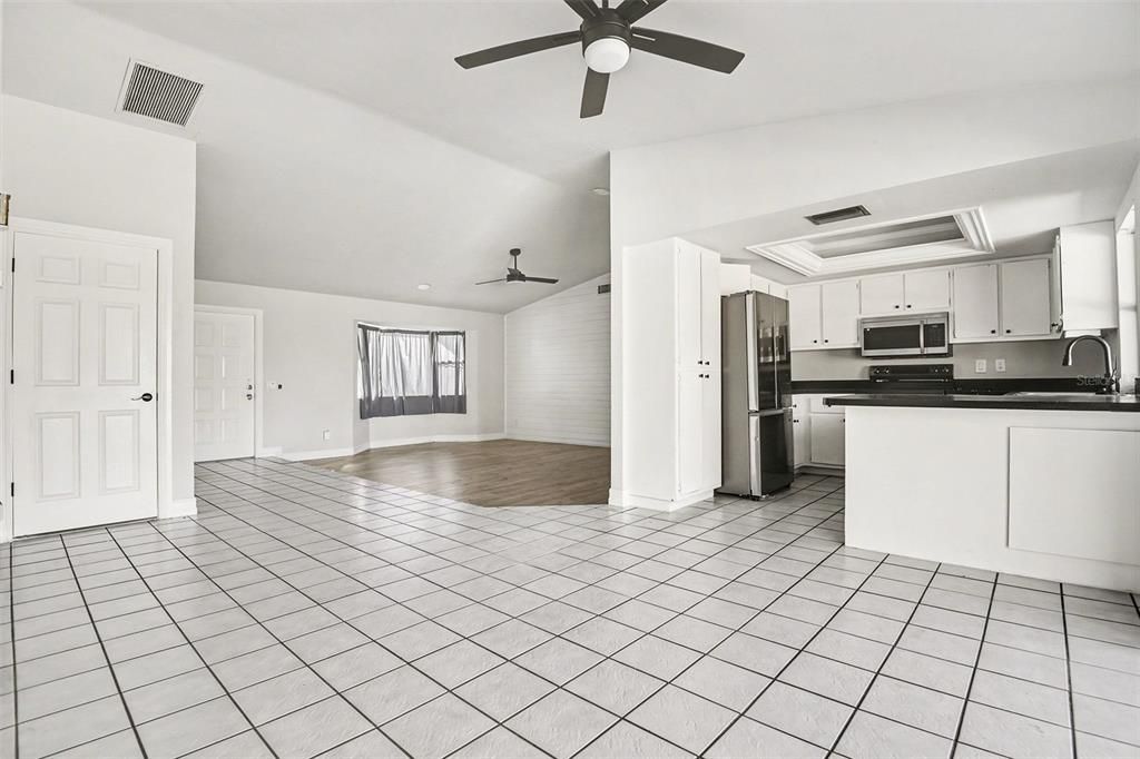 Activo con contrato: $294,950 (3 camas, 2 baños, 1492 Pies cuadrados)