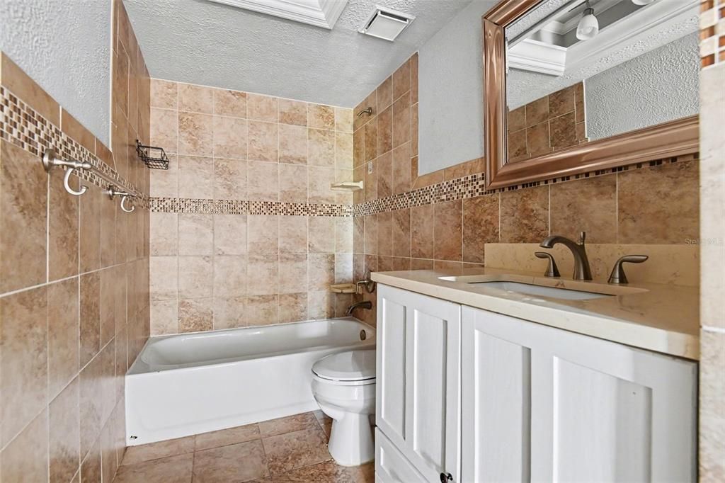 Activo con contrato: $294,950 (3 camas, 2 baños, 1492 Pies cuadrados)
