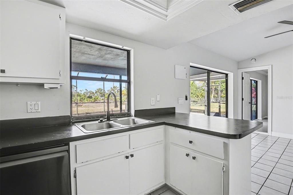 Activo con contrato: $294,950 (3 camas, 2 baños, 1492 Pies cuadrados)