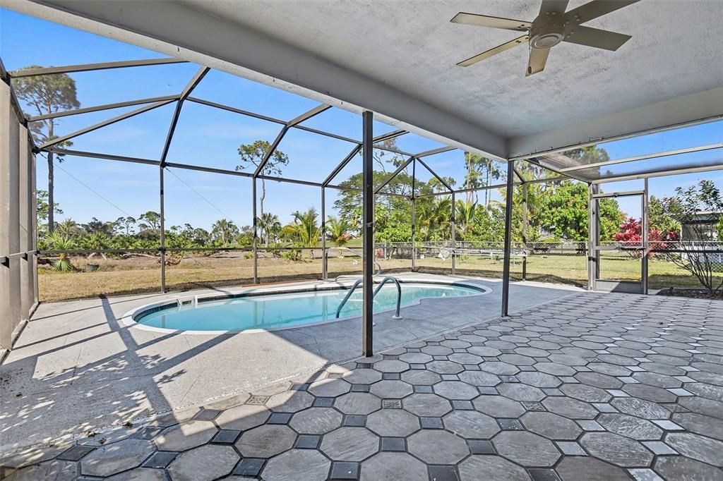 Activo con contrato: $294,950 (3 camas, 2 baños, 1492 Pies cuadrados)
