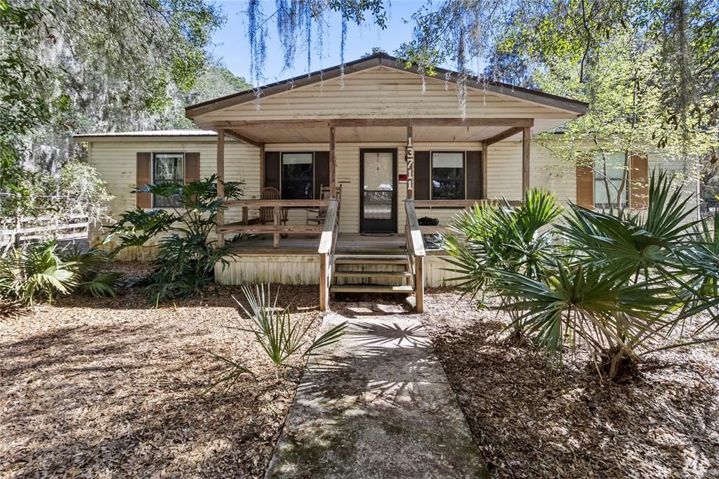 Recently Sold: $142,000 (3 beds, 2 baths, 1296 Square Feet)