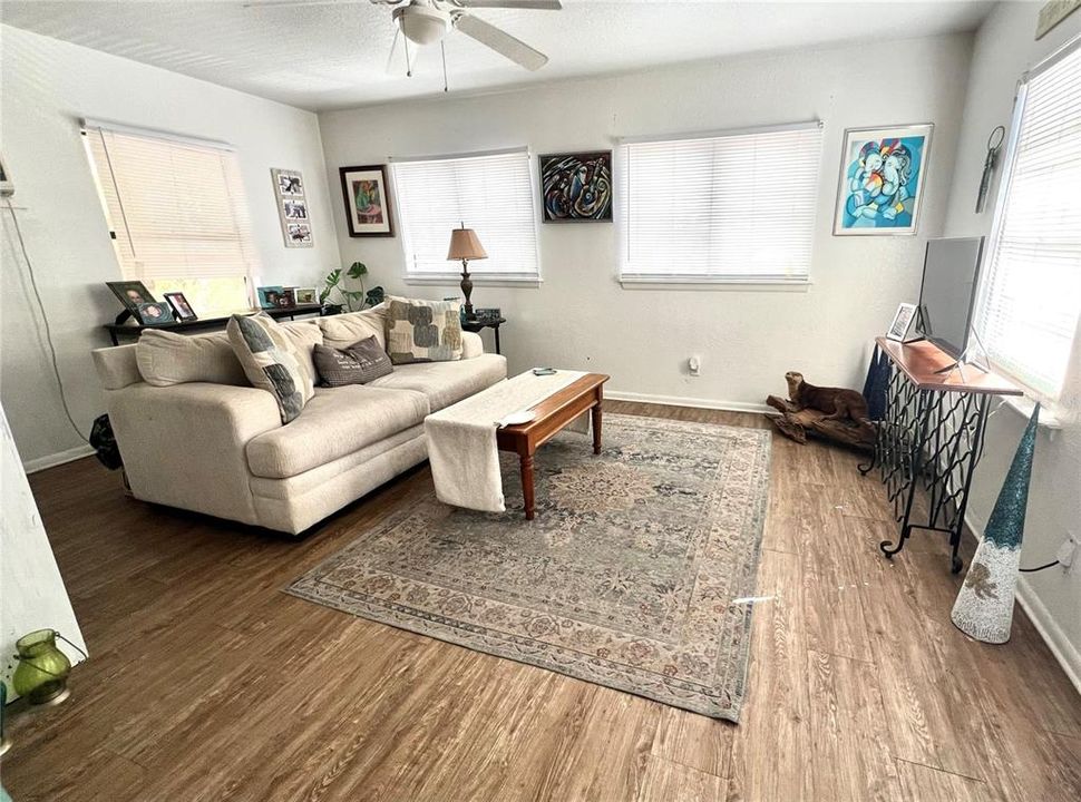 Activo con contrato: $169,000 (3 camas, 2 baños, 1068 Pies cuadrados)