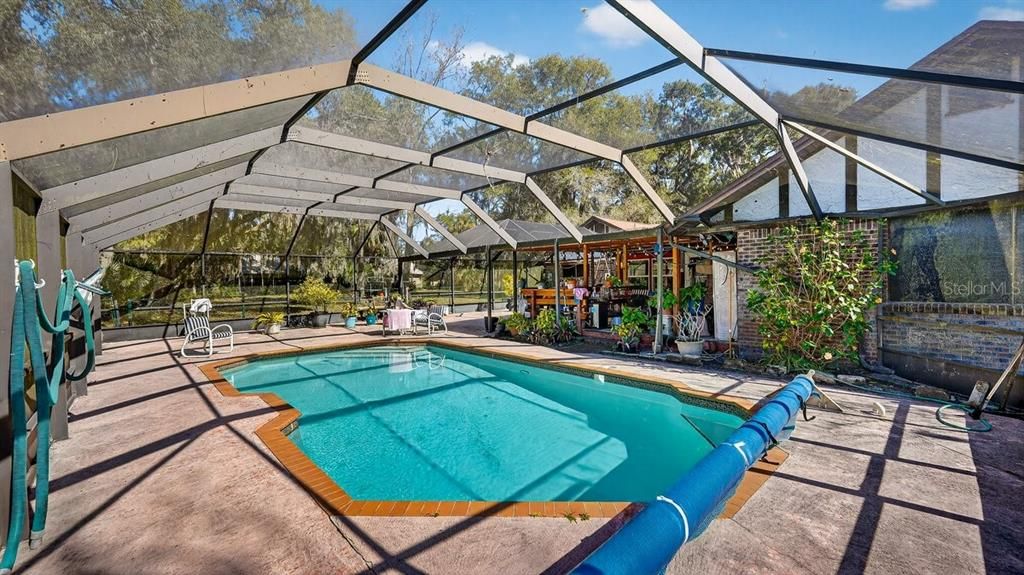 Active With Contract: $499,900 (3 beds, 2 baths, 2584 Square Feet)
