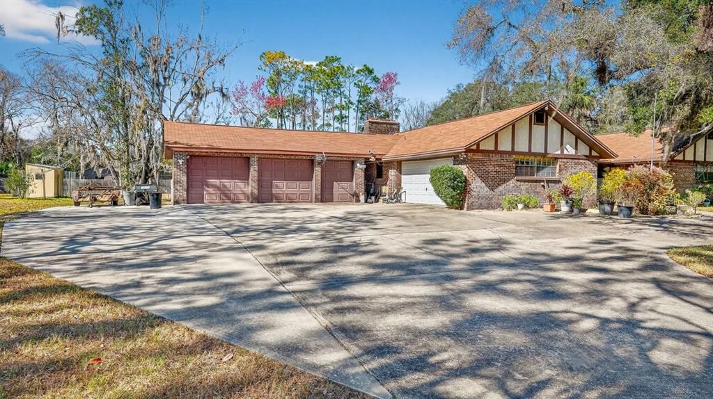 Active With Contract: $499,900 (3 beds, 2 baths, 2584 Square Feet)