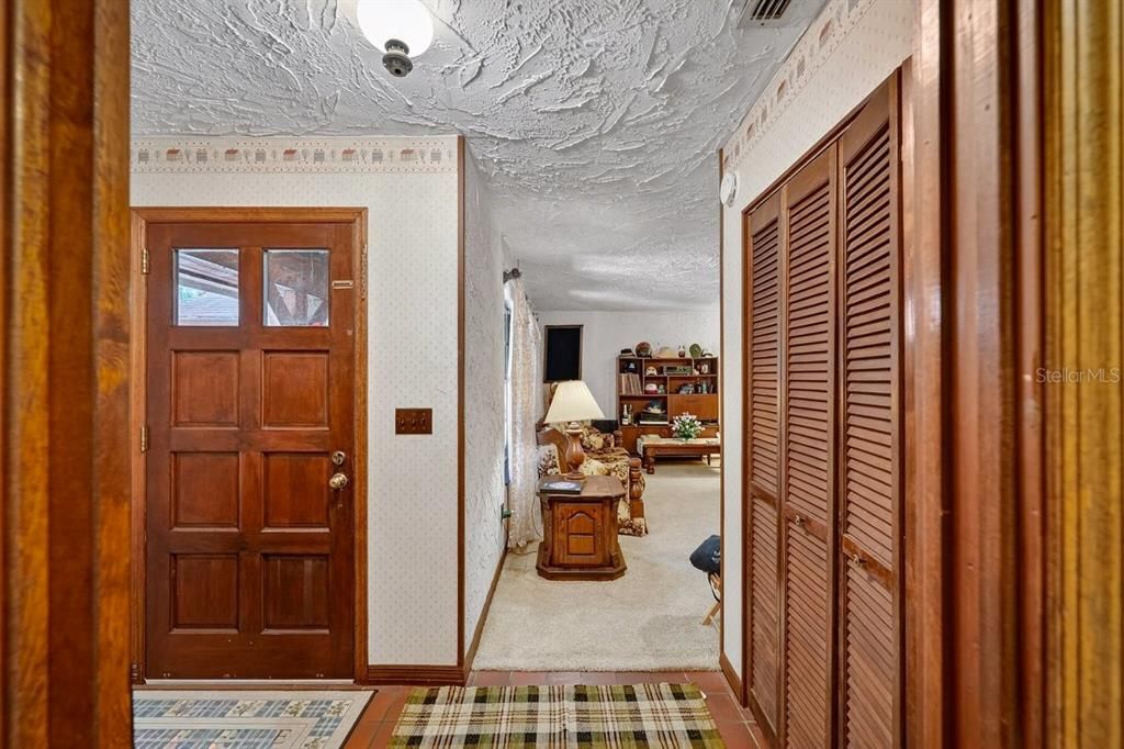 Active With Contract: $499,900 (3 beds, 2 baths, 2584 Square Feet)