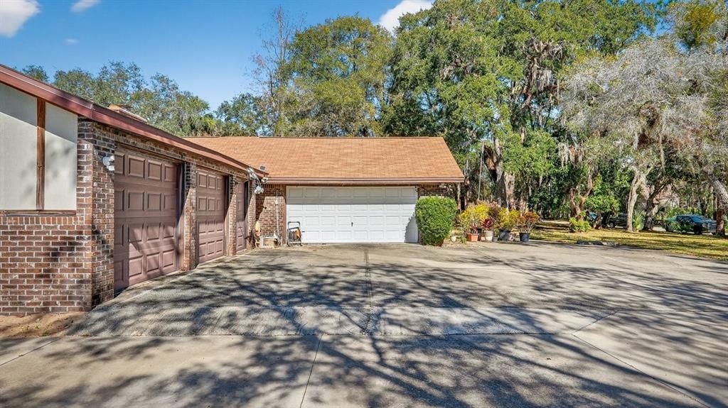 Active With Contract: $499,900 (3 beds, 2 baths, 2584 Square Feet)