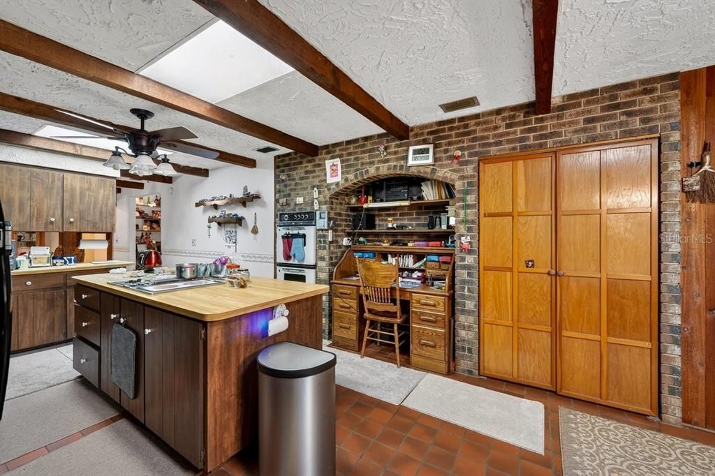 Active With Contract: $499,900 (3 beds, 2 baths, 2584 Square Feet)