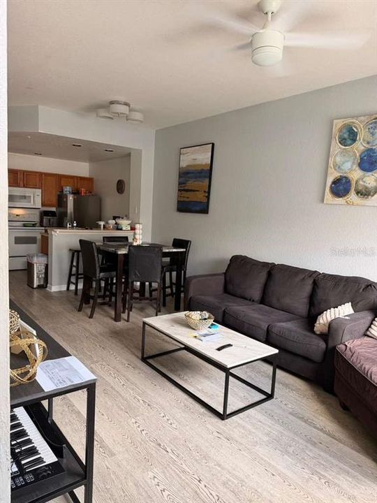 Active With Contract: $1,800 (3 beds, 2 baths, 1296 Square Feet)