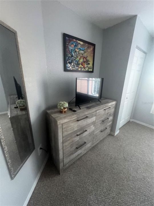 Active With Contract: $1,800 (3 beds, 2 baths, 1296 Square Feet)