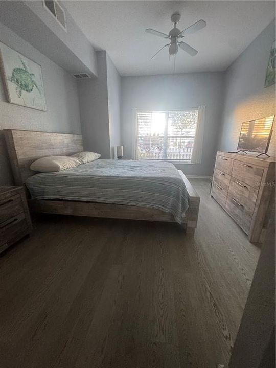 Active With Contract: $1,800 (3 beds, 2 baths, 1296 Square Feet)