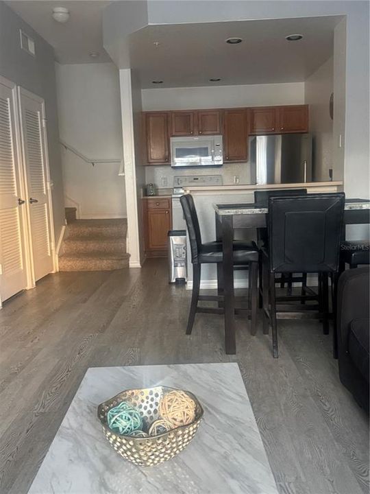 Active With Contract: $1,800 (3 beds, 2 baths, 1296 Square Feet)
