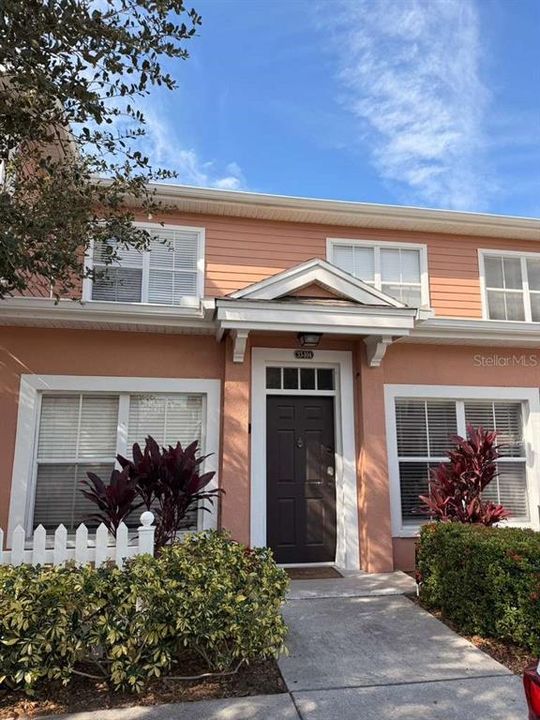 Active With Contract: $1,800 (3 beds, 2 baths, 1296 Square Feet)