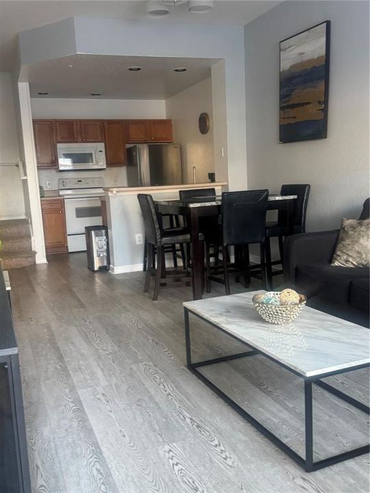 Active With Contract: $1,800 (3 beds, 2 baths, 1296 Square Feet)