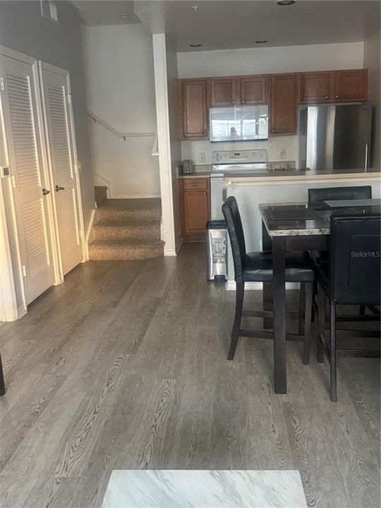Active With Contract: $1,800 (3 beds, 2 baths, 1296 Square Feet)
