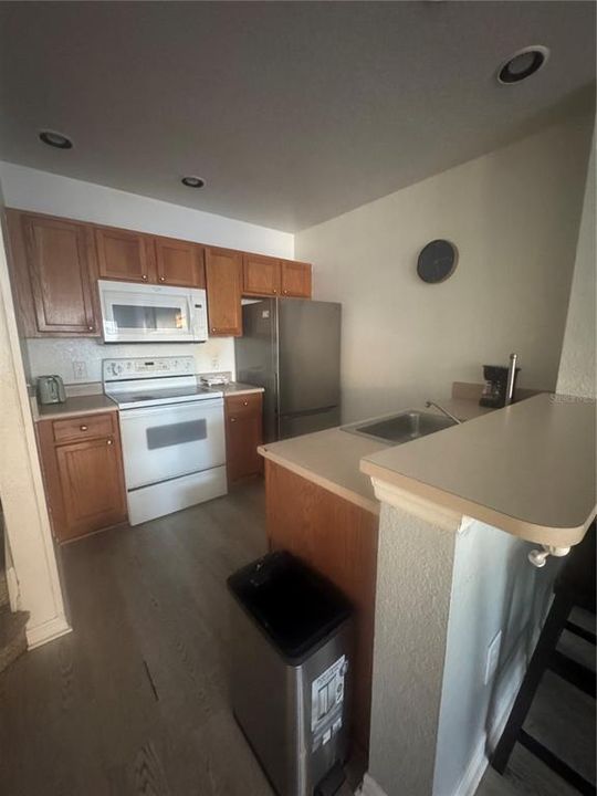 Active With Contract: $1,800 (3 beds, 2 baths, 1296 Square Feet)