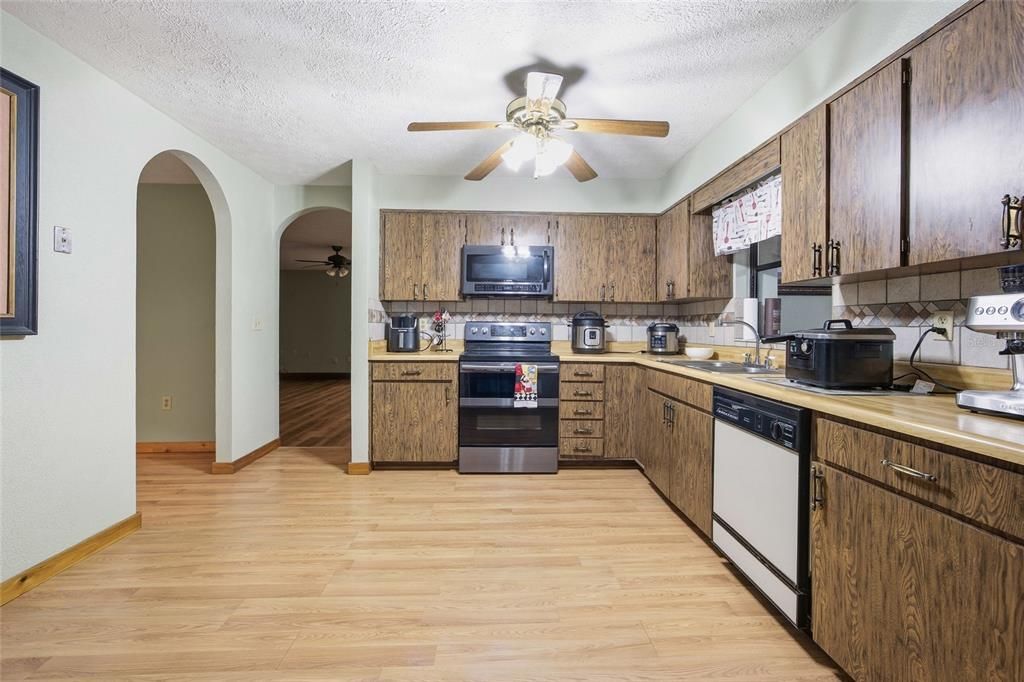 For Sale: $590,000 (3 beds, 2 baths, 1850 Square Feet)