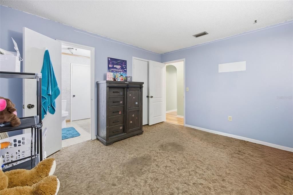 For Sale: $590,000 (3 beds, 2 baths, 1850 Square Feet)