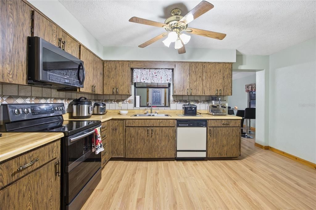 For Sale: $590,000 (3 beds, 2 baths, 1850 Square Feet)