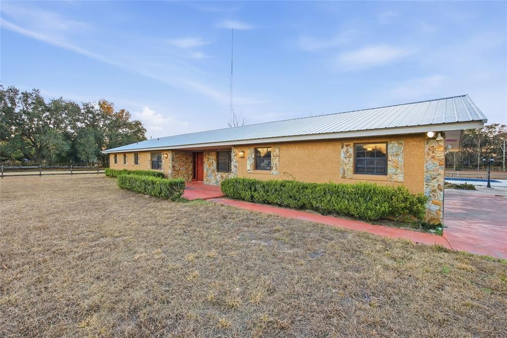 For Sale: $590,000 (3 beds, 2 baths, 1850 Square Feet)