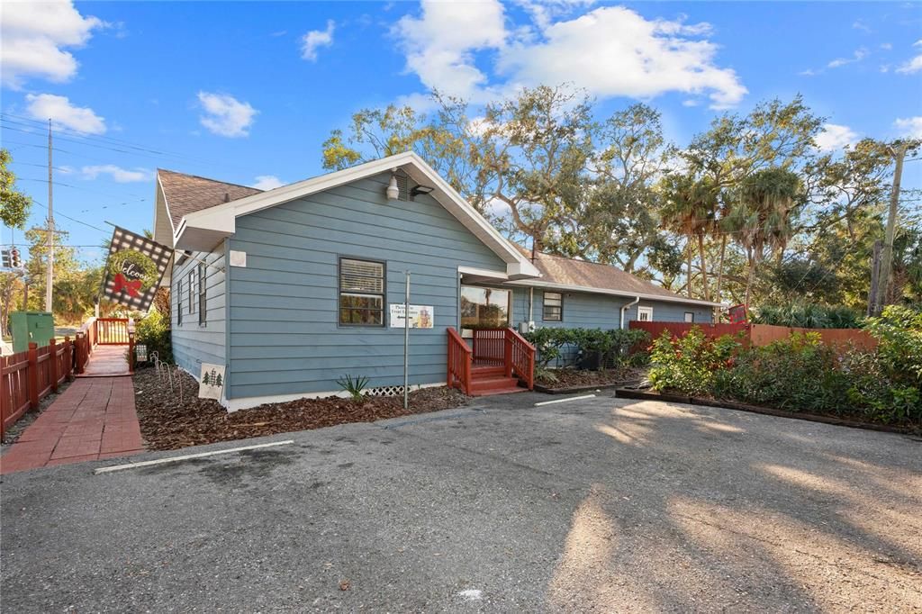 Recently Sold: $885,000 (0 beds, 0 baths, 1886 Square Feet)