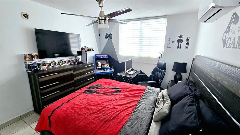 En Venta: $360,000 (4 camas, 3 baños, 2541 Pies cuadrados)