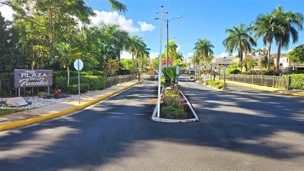 En Venta: $360,000 (4 camas, 3 baños, 2541 Pies cuadrados)