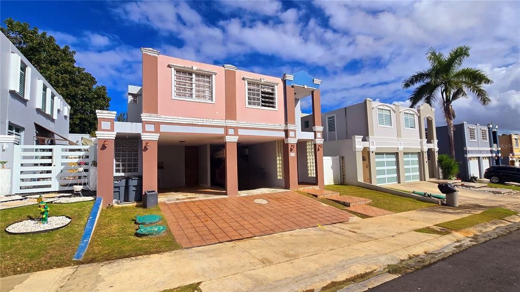 En Venta: $360,000 (4 camas, 3 baños, 2541 Pies cuadrados)