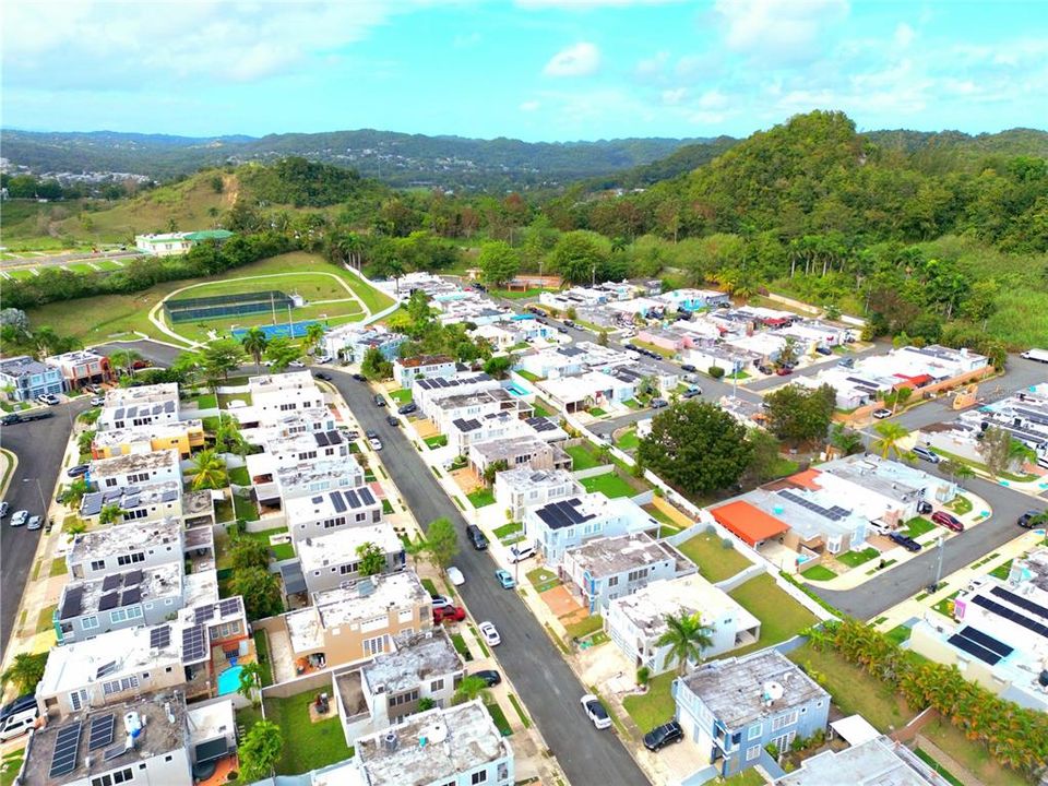En Venta: $360,000 (4 camas, 3 baños, 2541 Pies cuadrados)
