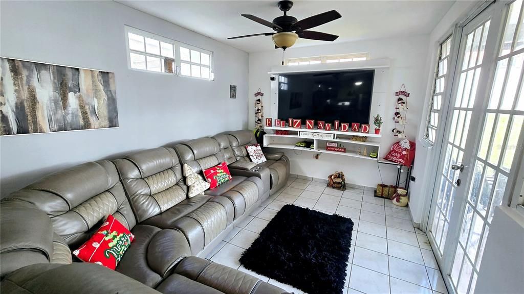 En Venta: $360,000 (4 camas, 3 baños, 2541 Pies cuadrados)