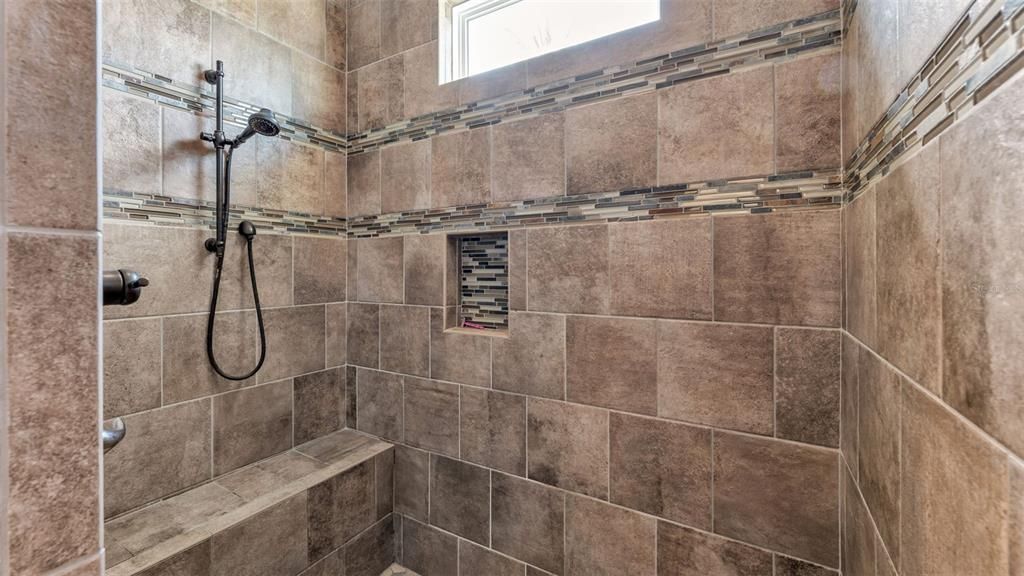 For Sale: $529,900 (1 beds, 1 baths, 893 Square Feet)