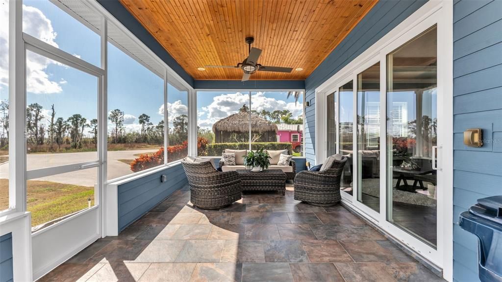 For Sale: $529,900 (1 beds, 1 baths, 893 Square Feet)