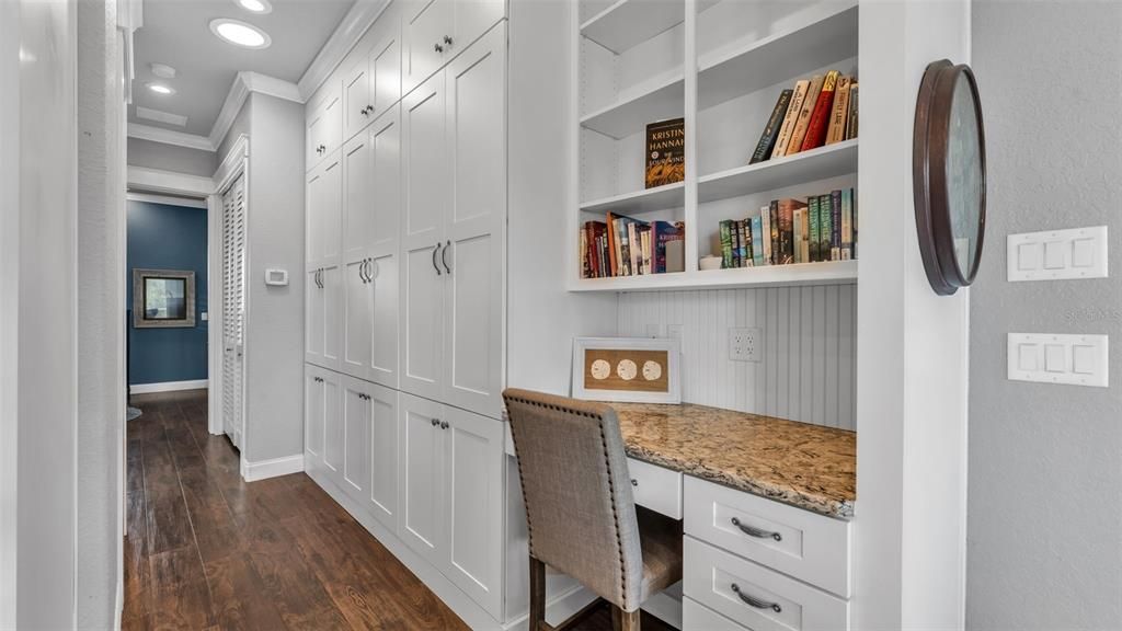 For Sale: $529,900 (1 beds, 1 baths, 893 Square Feet)