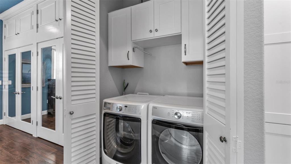 For Sale: $529,900 (1 beds, 1 baths, 893 Square Feet)