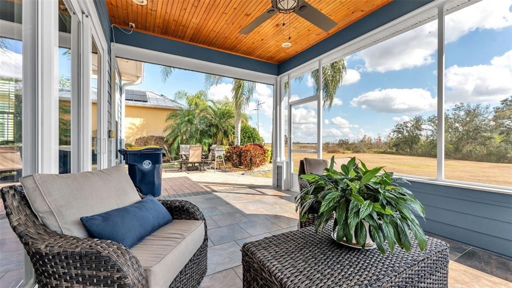 For Sale: $529,900 (1 beds, 1 baths, 893 Square Feet)