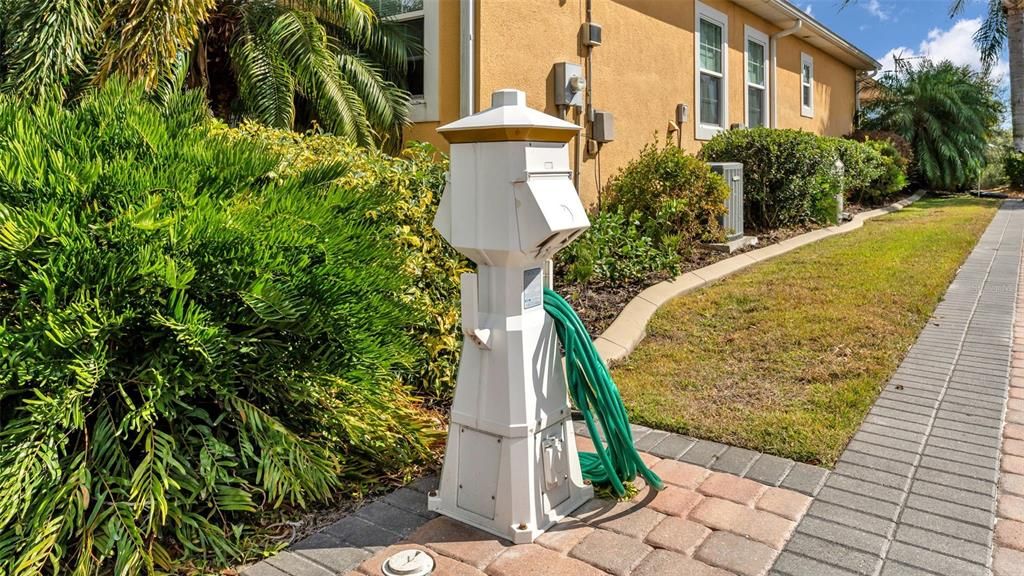For Sale: $529,900 (1 beds, 1 baths, 893 Square Feet)