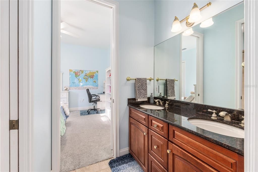 En Venta: $1,200,000 (4 camas, 3 baños, 4090 Pies cuadrados)