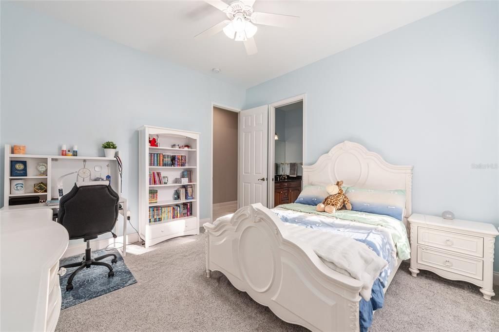 En Venta: $1,200,000 (4 camas, 3 baños, 4090 Pies cuadrados)