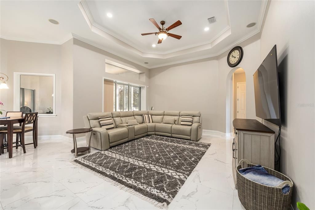 En Venta: $1,200,000 (4 camas, 3 baños, 4090 Pies cuadrados)