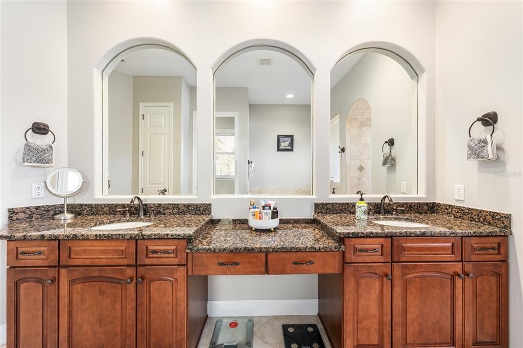 En Venta: $1,200,000 (4 camas, 3 baños, 4090 Pies cuadrados)