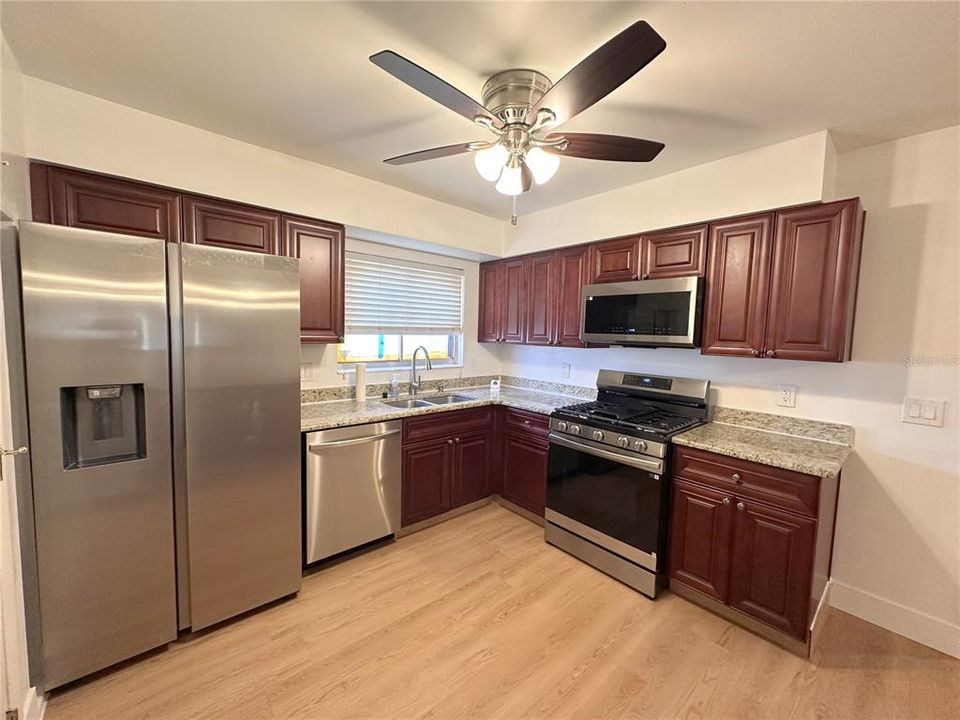 En Venta: $389,800 (3 camas, 2 baños, 2100 Pies cuadrados)