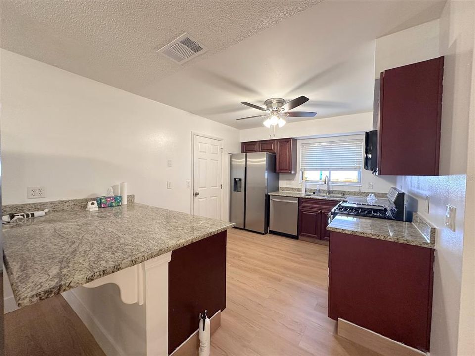 En Venta: $389,800 (3 camas, 2 baños, 2100 Pies cuadrados)