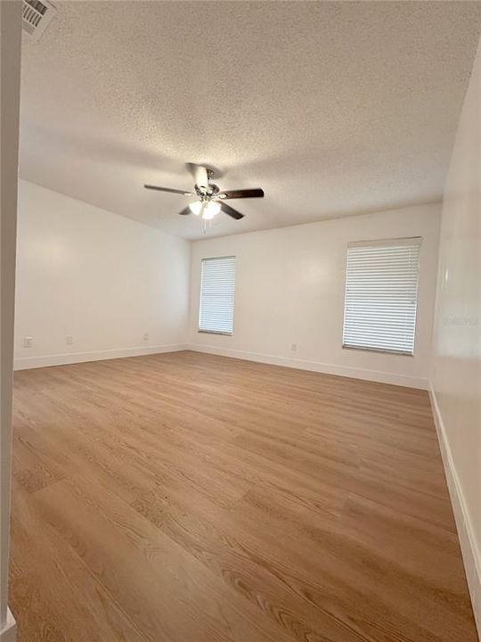 En Venta: $389,800 (3 camas, 2 baños, 2100 Pies cuadrados)
