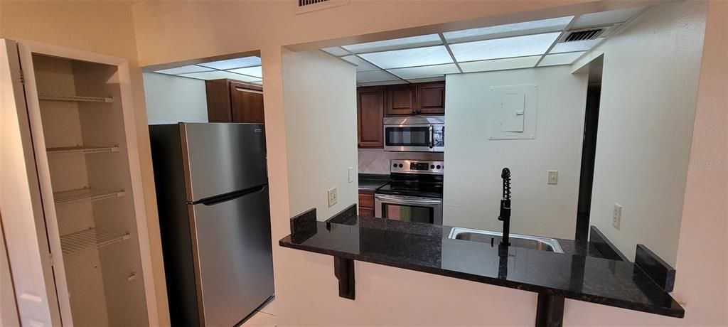 For Sale: $149,500 (2 beds, 2 baths, 897 Square Feet)