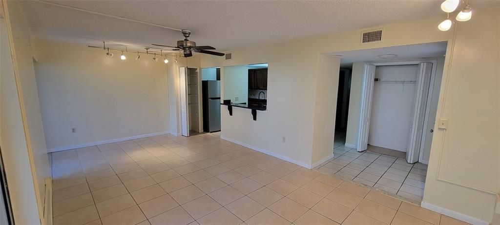 For Sale: $149,500 (2 beds, 2 baths, 897 Square Feet)