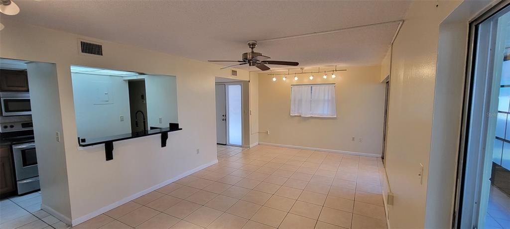 For Sale: $149,500 (2 beds, 2 baths, 897 Square Feet)