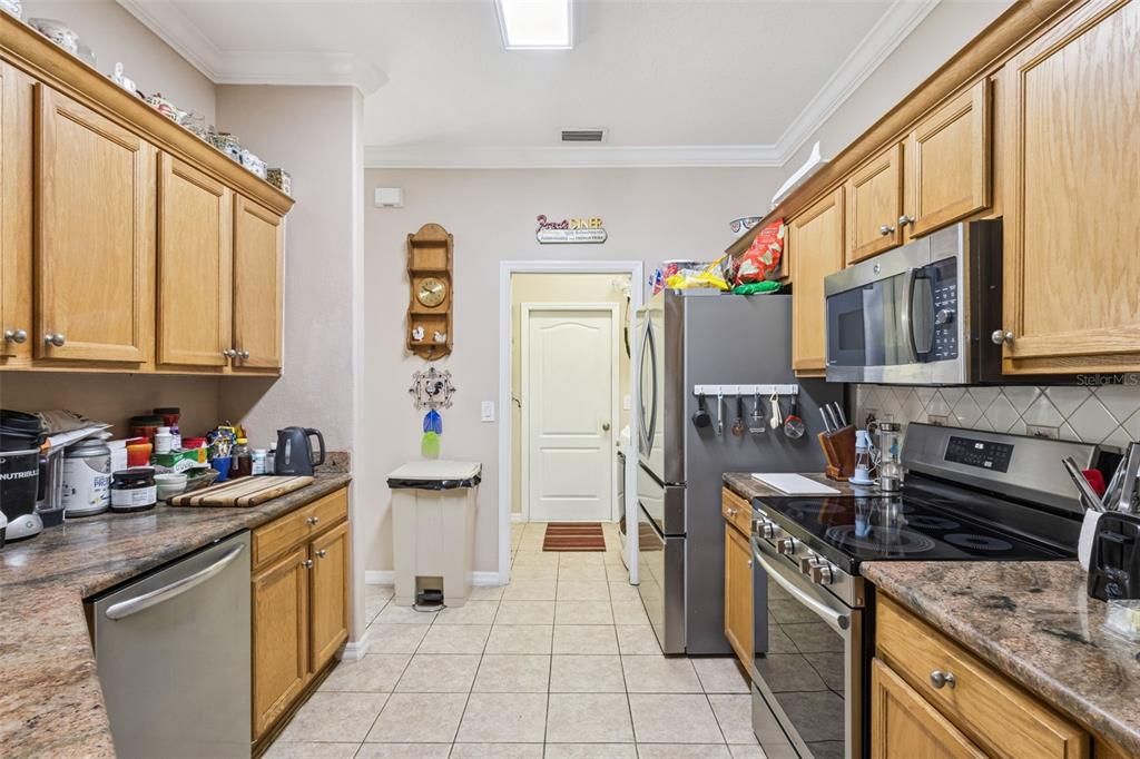 For Sale: $290,000 (3 beds, 2 baths, 1570 Square Feet)