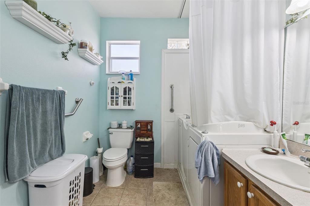 For Sale: $290,000 (3 beds, 2 baths, 1570 Square Feet)